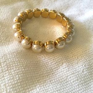Women’s Pearl and Gold Bracelet ⭐️